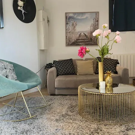 Joli Avec Cour Privee Proche Gare & Centre Appartement