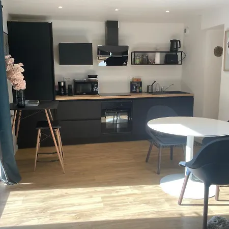 Joli Avec Cour Privee Proche Gare & Centre Appartement *