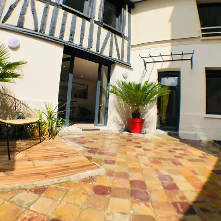 Joli Avec Cour Privee Proche Gare & Centre