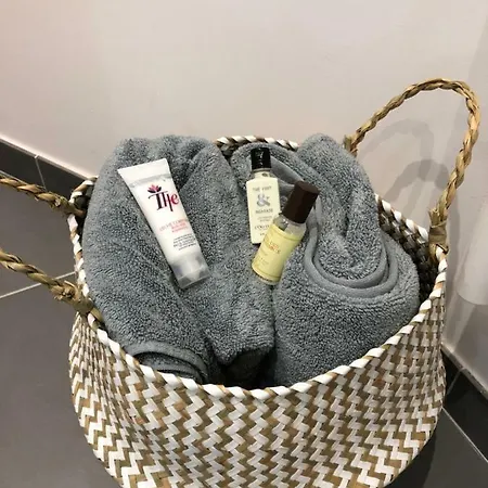 Joli Avec Cour Privee Proche Gare & Centre Apartment