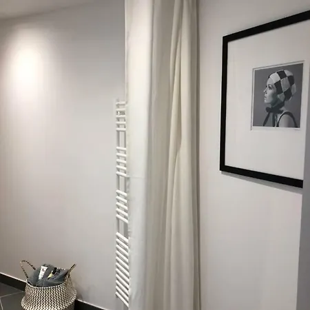 Apartment Joli Avec Cour Privee Proche Gare & Centre *