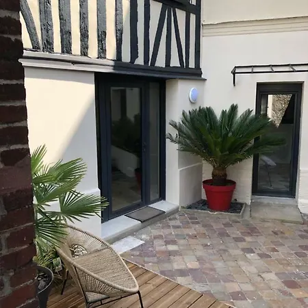 Joli Avec Cour Privee Proche Gare & Centre Appartement