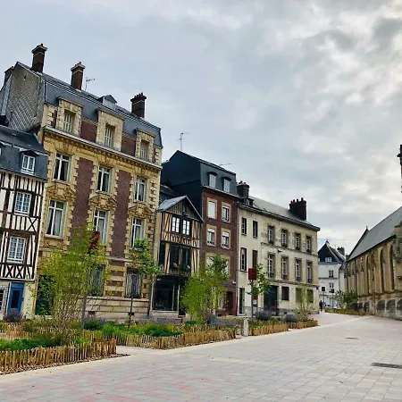 Joli Avec Cour Privee Proche Gare & Centre