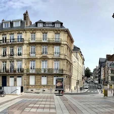 Joli Avec Cour Privee Proche Gare & Centre Appartement