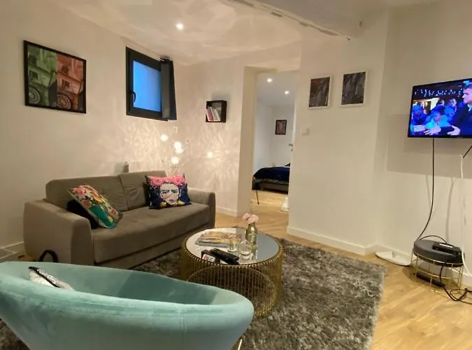 Apartment Joli Avec Cour Privee Proche Gare & Centre *