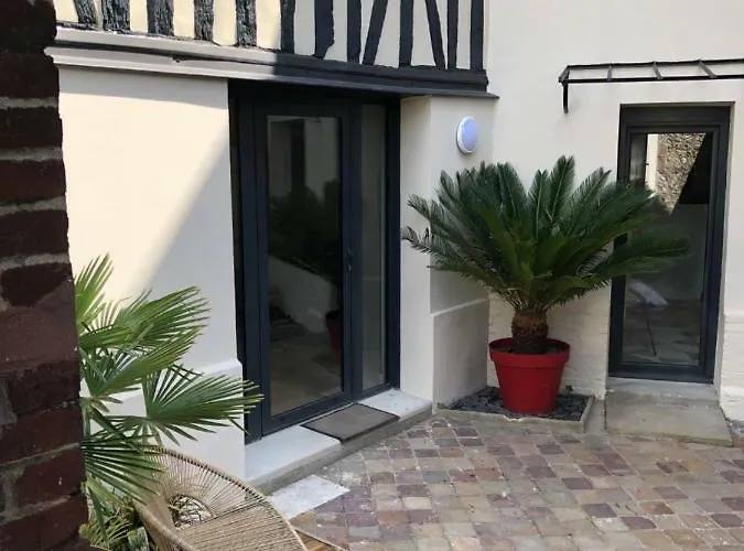 Joli Avec Cour Privee Proche Gare & Centre Apartment