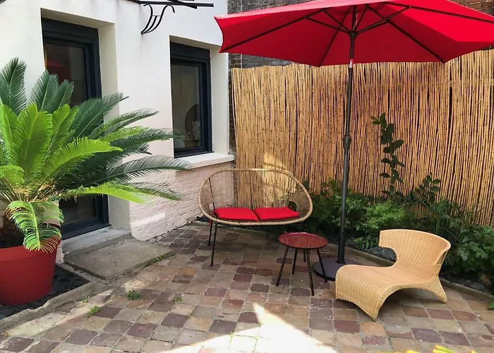 Joli Avec Cour Privee Proche Gare & Centre