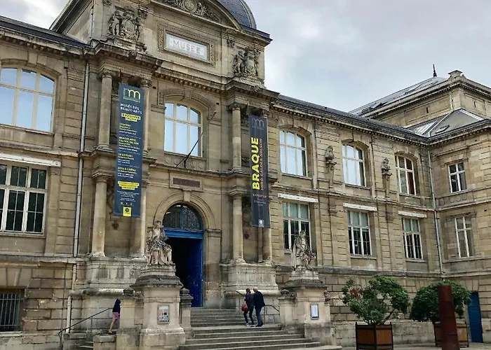 Joli Avec Cour Privee Proche Gare & Centre Διαμέρισμα *