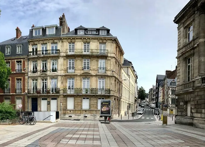 Joli Avec Cour Privee Proche Gare & Centre Διαμέρισμα